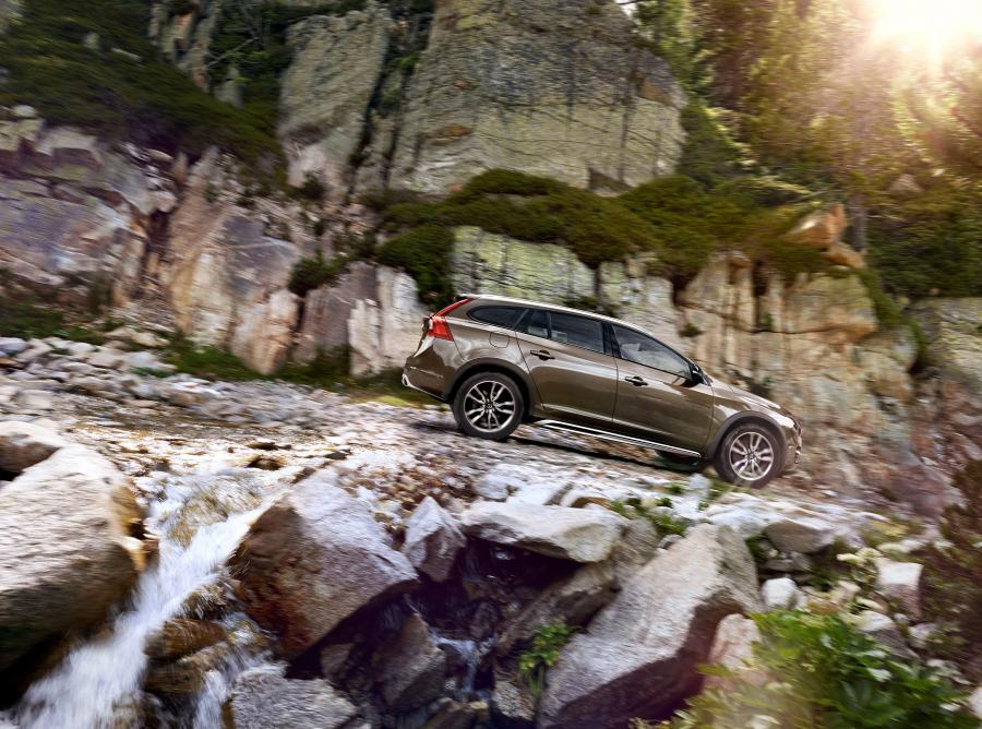  Volvo V60 T5 Cross Country 2015 года  (фото 9 из 38)
